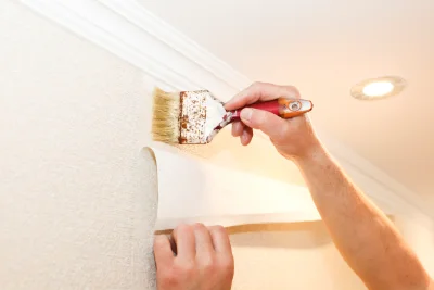 Pose de papier peint à Mer — revêtements muraux et toiles de verre